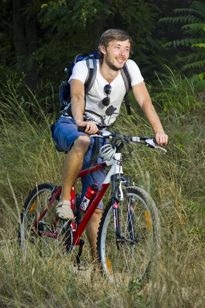 Biking in the park with a smile — Stock Photo, Image